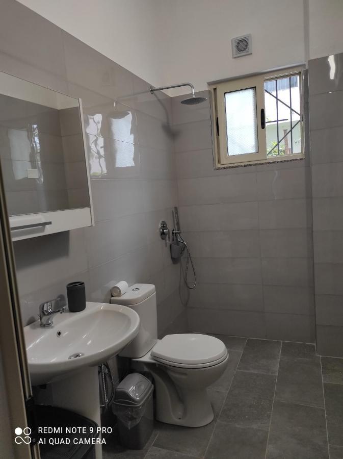 Edlira Apartments Дуррес Экстерьер фото