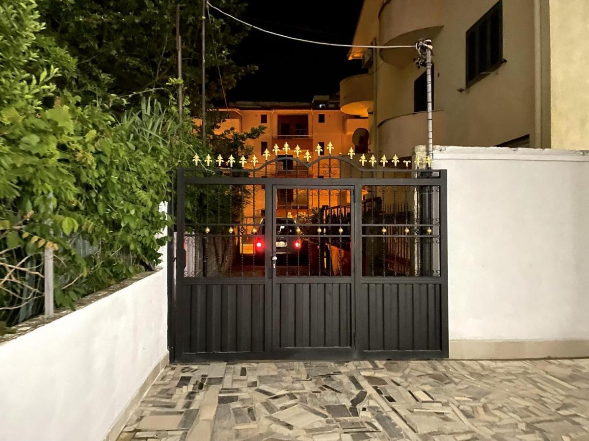 Edlira Apartments Дуррес Экстерьер фото